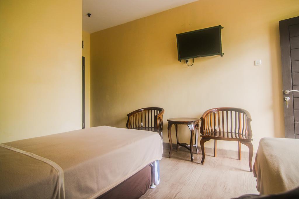 Hotel Cemerlang Baturraden Quarto foto