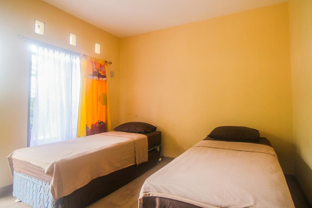 Hotel Cemerlang Baturraden Quarto foto