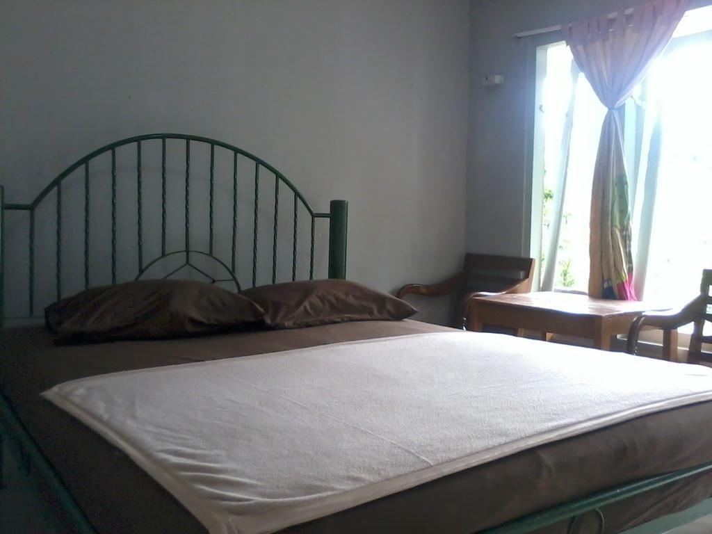 Hotel Cemerlang Baturraden Quarto foto